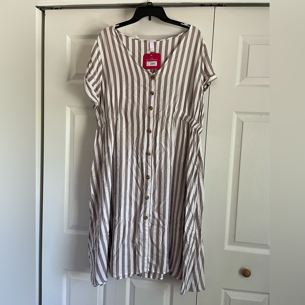 Cute maternity dress